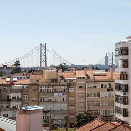 Nest 2br ליסבון